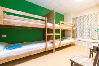 Хостел Тайга Новосибирск Кровать в 4-местном номере для мужчин-4